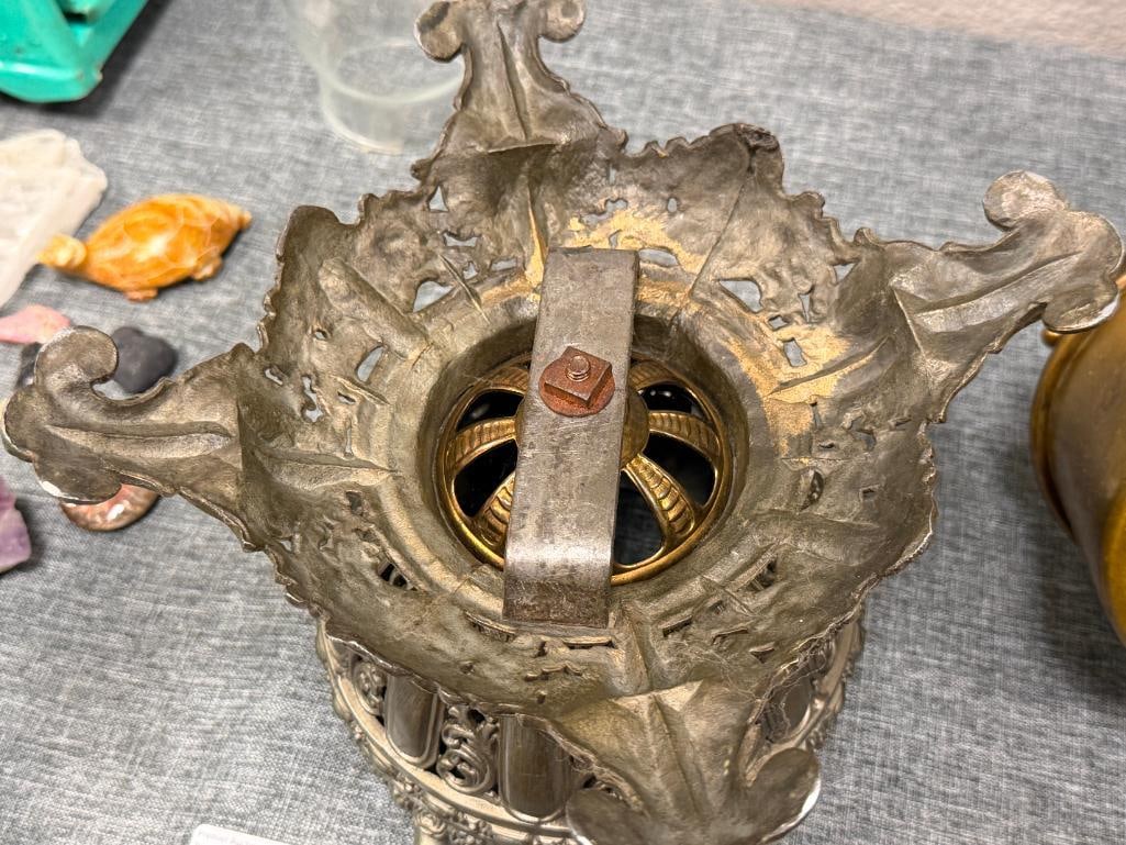 MATTHEW & WILLARD ORNATEVICTORIAN PERIOD PARLOR OIL LAMP WITH CHIMNEY - 11