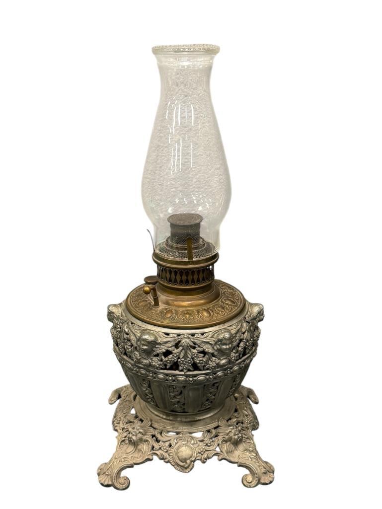 MATTHEW & WILLARD ORNATEVICTORIAN PERIOD PARLOR OIL LAMP WITH CHIMNEY (1 of 11)