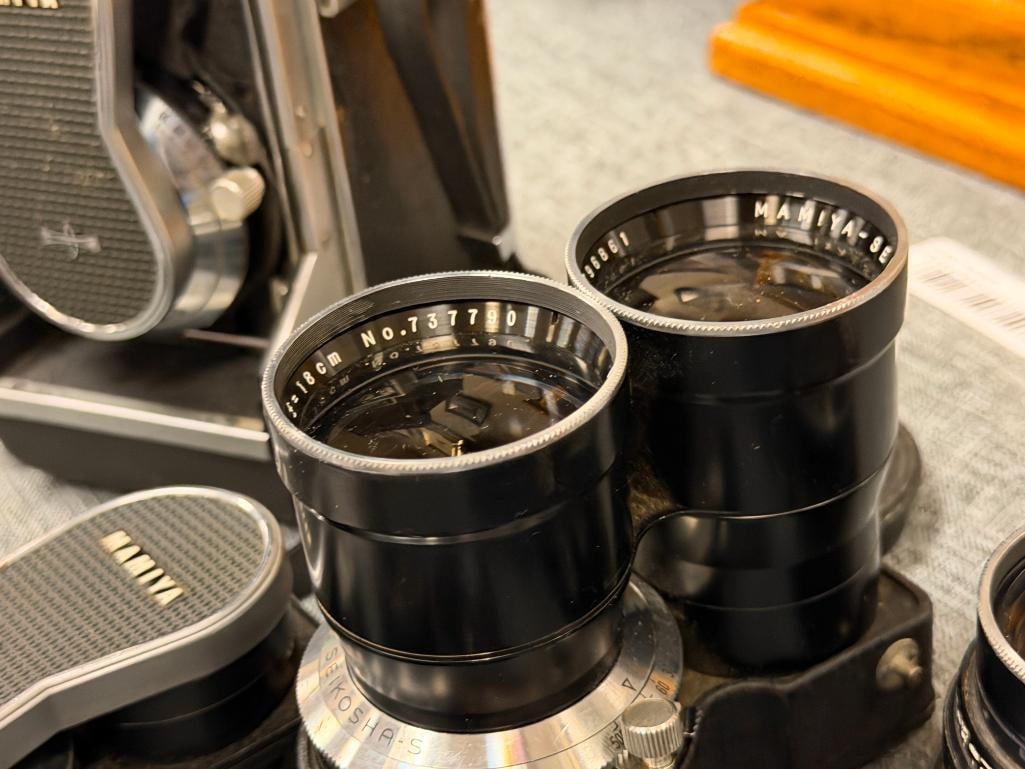 VINTAGE MAMIYA C33 TWIN LENS TLR MEDIUM FORMAT CAMERA 6X6 WITH EXTRA LENSES CIRCA 1960'S - 12