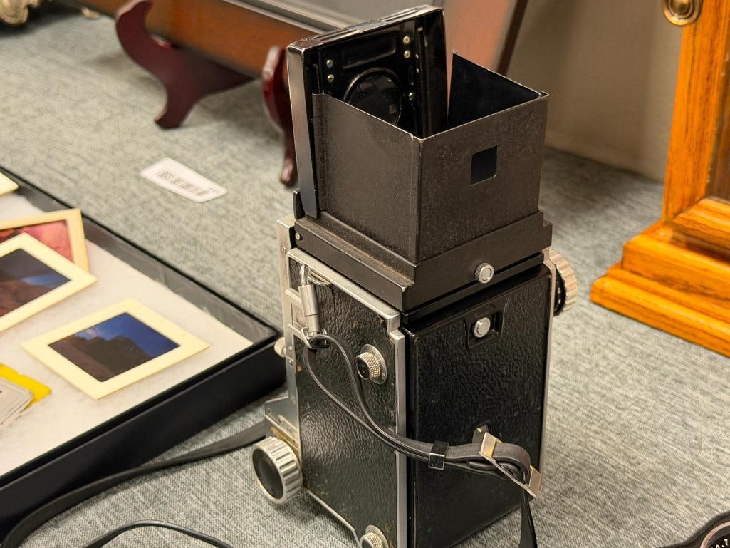 VINTAGE MAMIYA C33 TWIN LENS TLR MEDIUM FORMAT CAMERA 6X6 WITH EXTRA LENSES CIRCA 1960'S - 14
