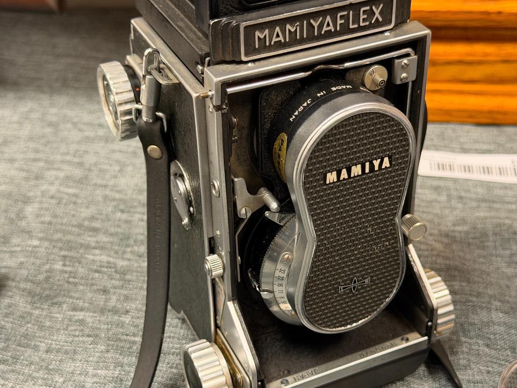 VINTAGE MAMIYA C33 TWIN LENS TLR MEDIUM FORMAT CAMERA 6X6 WITH EXTRA LENSES CIRCA 1960'S - 3