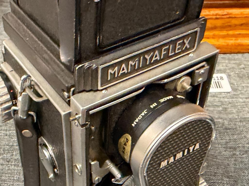 VINTAGE MAMIYA C33 TWIN LENS TLR MEDIUM FORMAT CAMERA 6X6 WITH EXTRA LENSES CIRCA 1960'S - 4