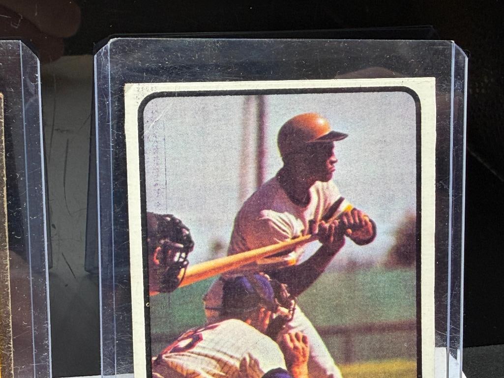 THREE 1973 TOPPS BASEBALL CARDS INCLUDING ROBERTO CLEMENTE, WILLIE MAYS, AND HANK AARON - 15