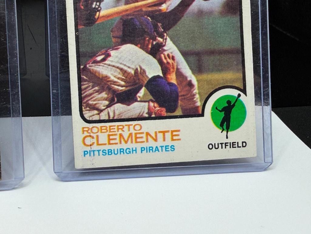 THREE 1973 TOPPS BASEBALL CARDS INCLUDING ROBERTO CLEMENTE, WILLIE MAYS, AND HANK AARON - 16