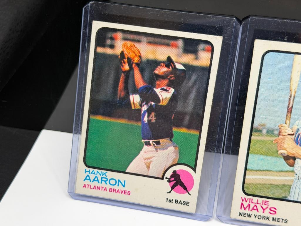 THREE 1973 TOPPS BASEBALL CARDS INCLUDING ROBERTO CLEMENTE, WILLIE MAYS, AND HANK AARON - 2