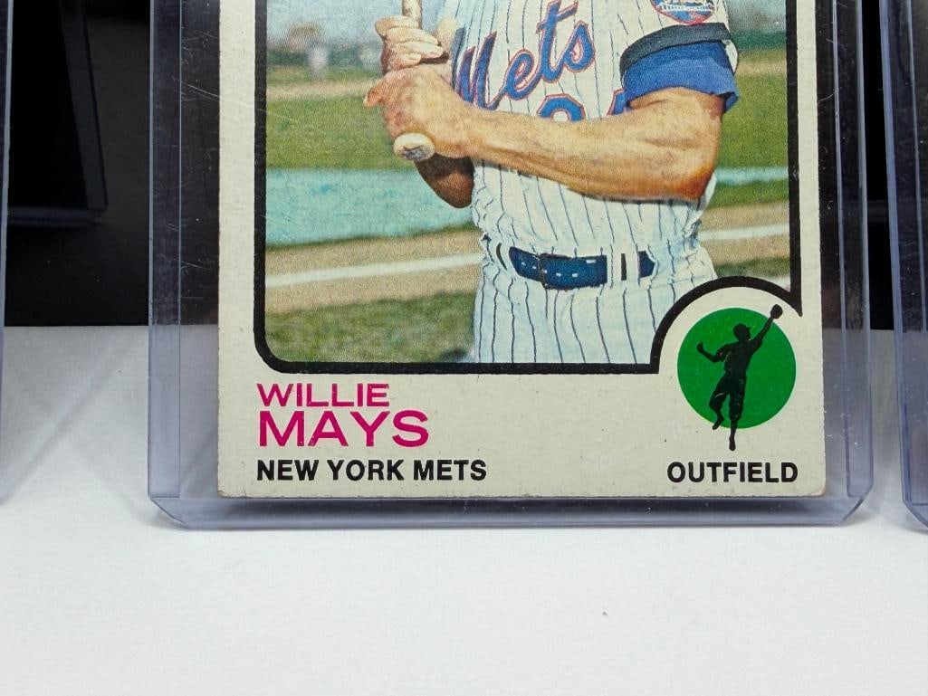 THREE 1973 TOPPS BASEBALL CARDS INCLUDING ROBERTO CLEMENTE, WILLIE MAYS, AND HANK AARON - 9