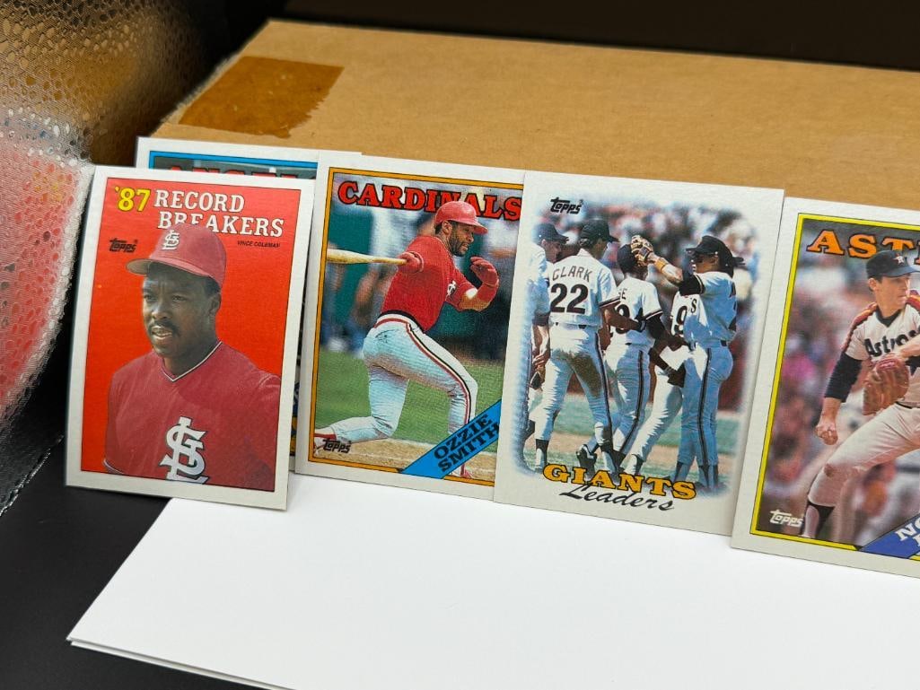 1988 TOPPS BASEBALL CARD COMPLETE SET FEATURING NOLAN RYAN, TOM GLAVINE MARK MCGWIRE, AND MORE - 7