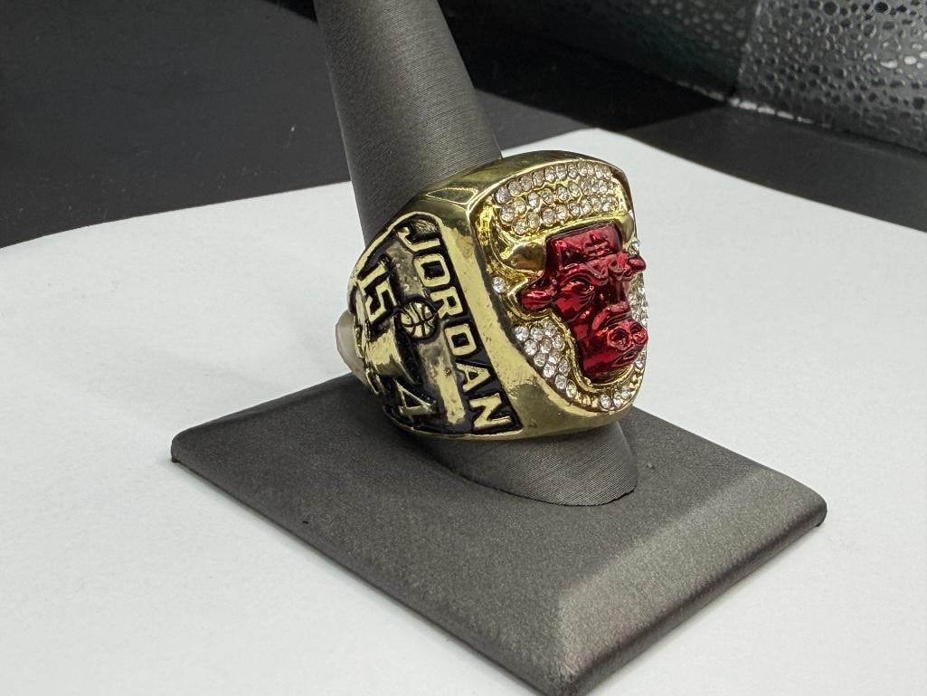 1993 CHICAGO BULLS MICHAEL JORDAN NBA CHAMPIONSHIP REPLICA RING - 2