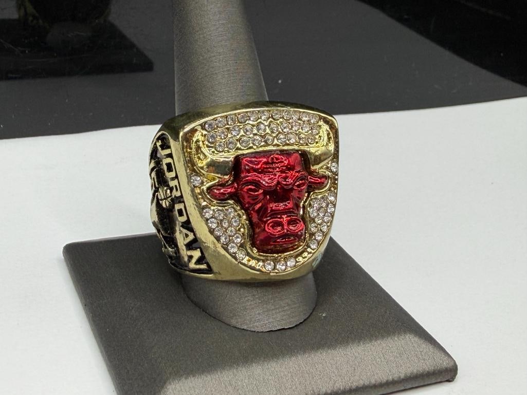 1993 CHICAGO BULLS MICHAEL JORDAN NBA CHAMPIONSHIP REPLICA RING - 3