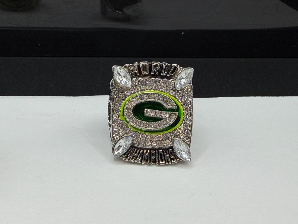 TWO GREEN BAY PACKERS NFL SUPER BOWL REPLICA RINGS INCLUDING BART STARR AND AARON RODGERS - 7