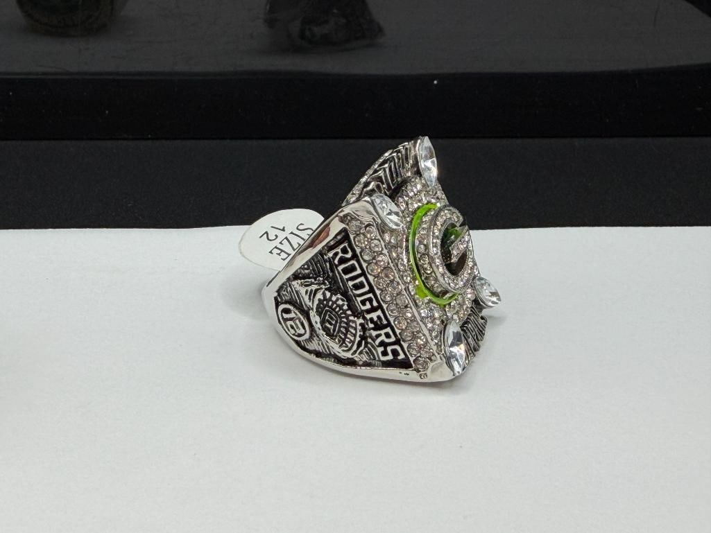TWO GREEN BAY PACKERS NFL SUPER BOWL REPLICA RINGS INCLUDING BART STARR AND AARON RODGERS - 8