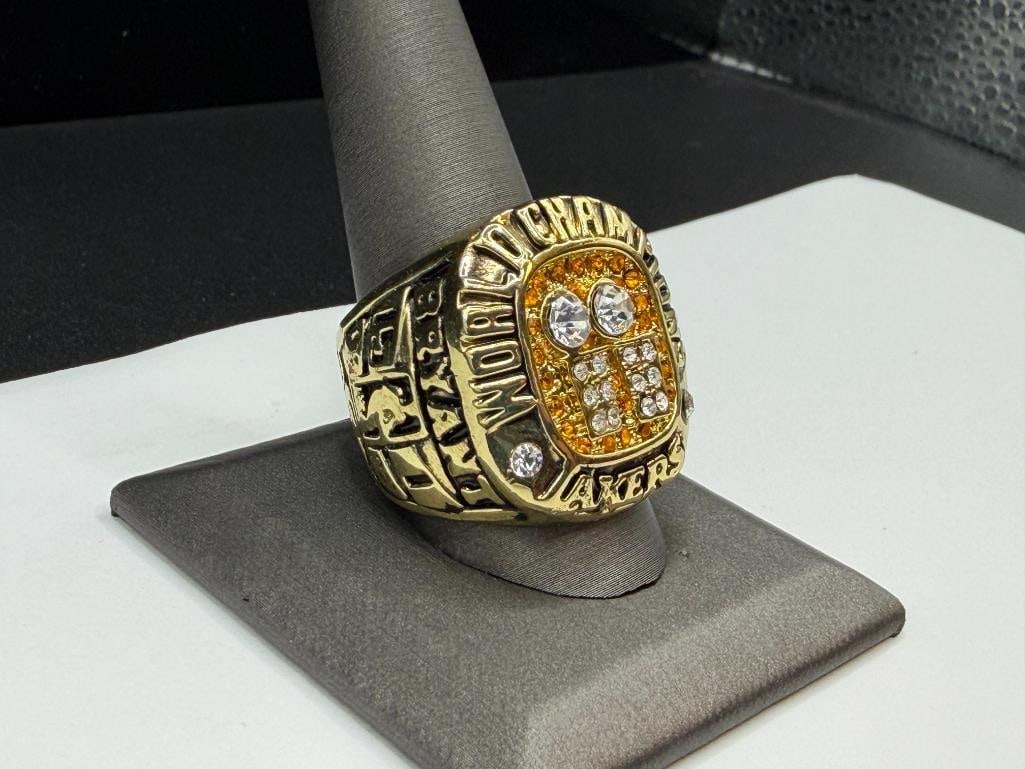 2001 LOS ANGELES LAKERS KOBE BRYANT NBA CHAMPIONSHIP REPLICA RING - 2