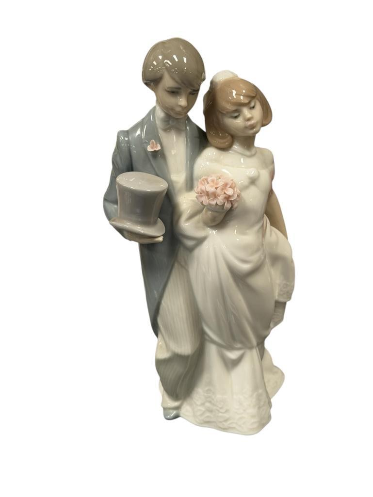 LLADRO FINE SPANISH PORCELAIN FIGURINE WEDDING BELLS NO. 6164 YOUNG BRIDE AND GROOM (1 of 5)