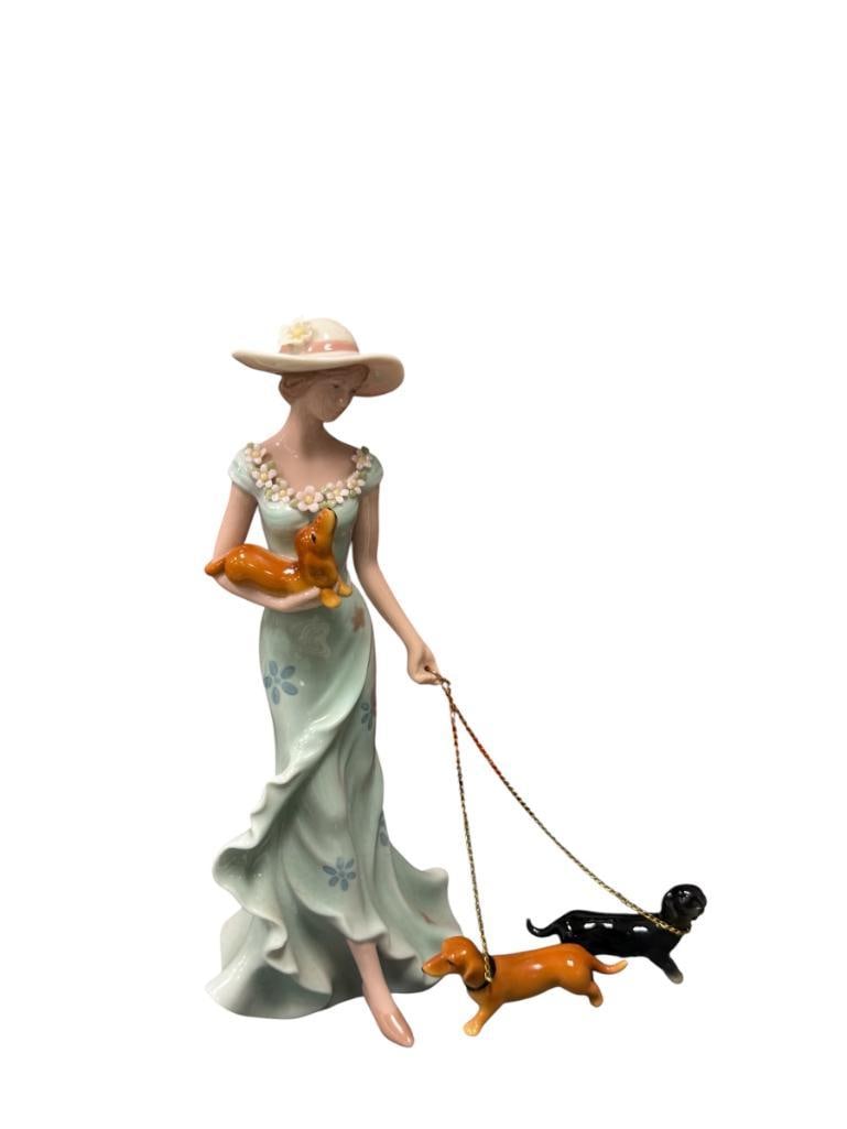THE DANBURY MINT PORCELAIN FIGURINE SPRINGTIME STROLL (1 of 7)