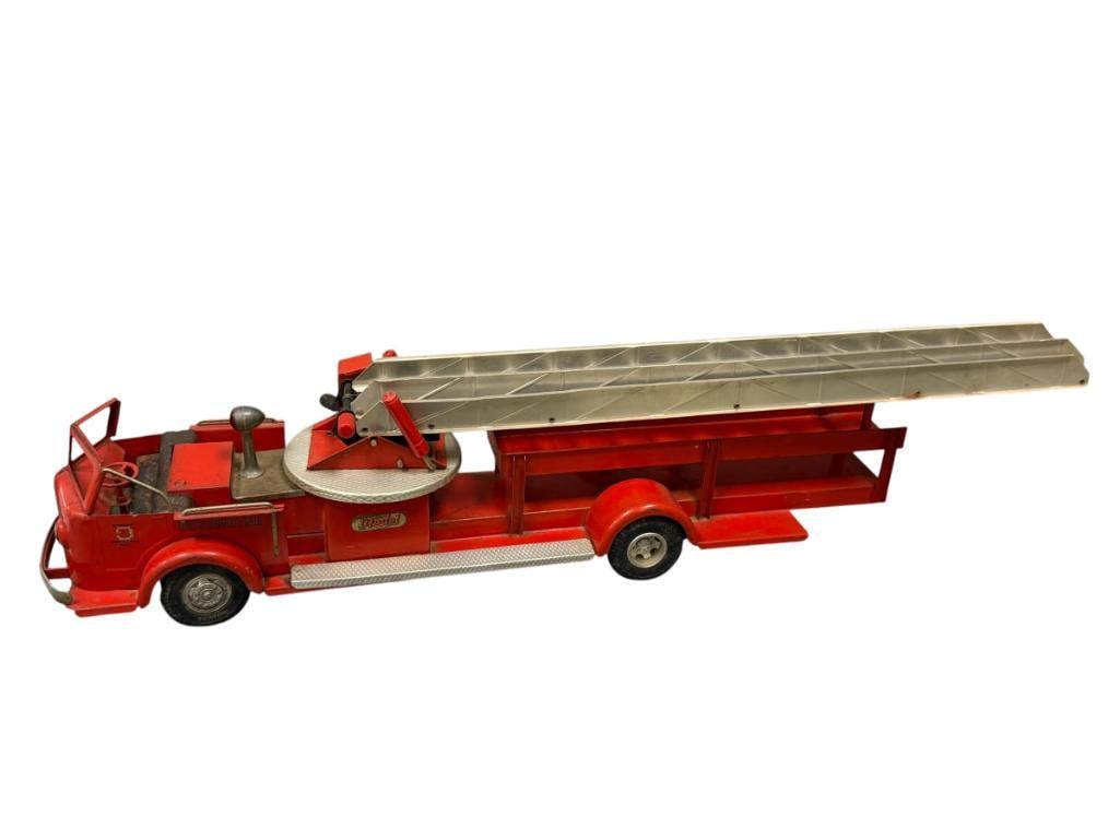 1950'S - 1960'S DOEPKE ROSSMOYNE PRESSED STEEL TOY AERIAL LADDER FIRE TRUCK (1 of 13)