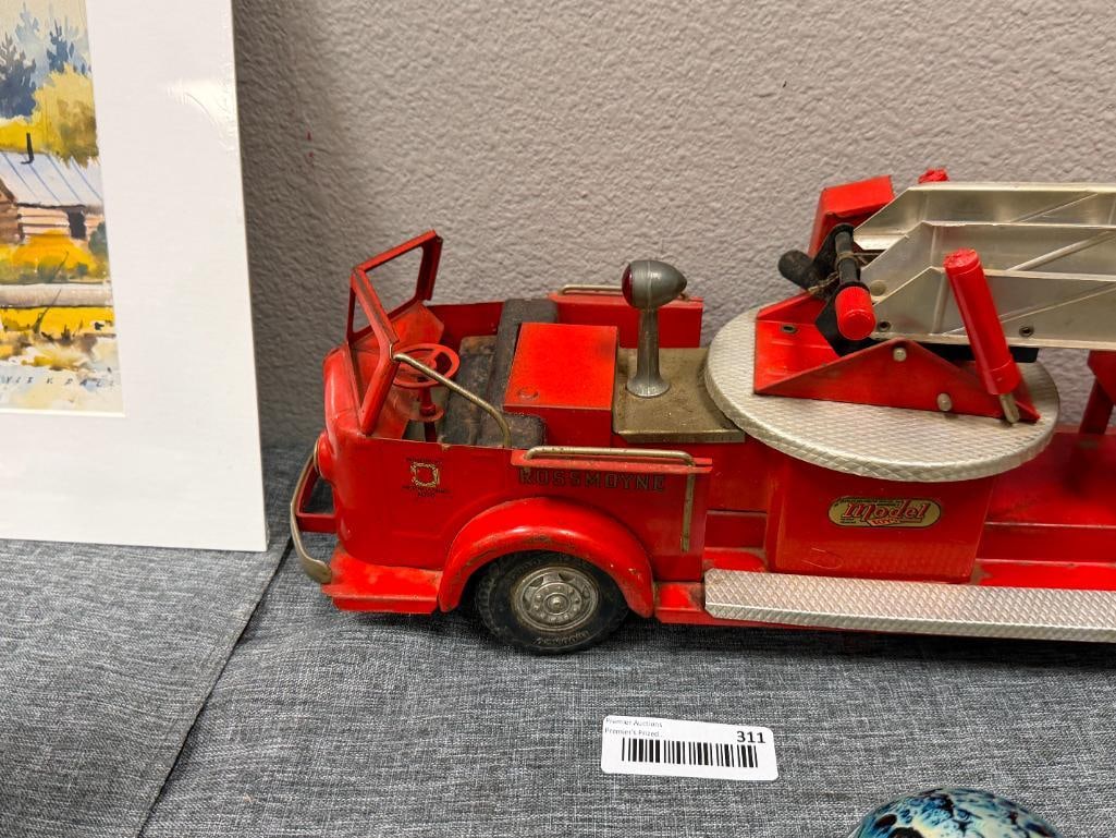 1950'S - 1960'S DOEPKE ROSSMOYNE PRESSED STEEL TOY AERIAL LADDER FIRE TRUCK - 2