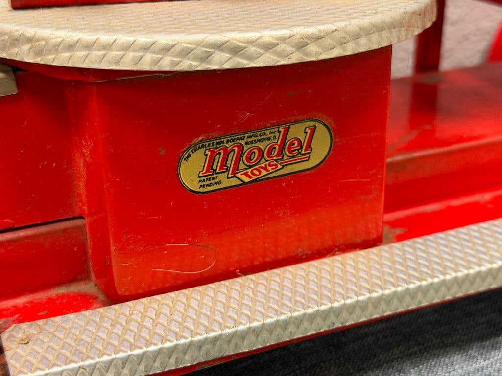 1950'S - 1960'S DOEPKE ROSSMOYNE PRESSED STEEL TOY AERIAL LADDER FIRE TRUCK - 6