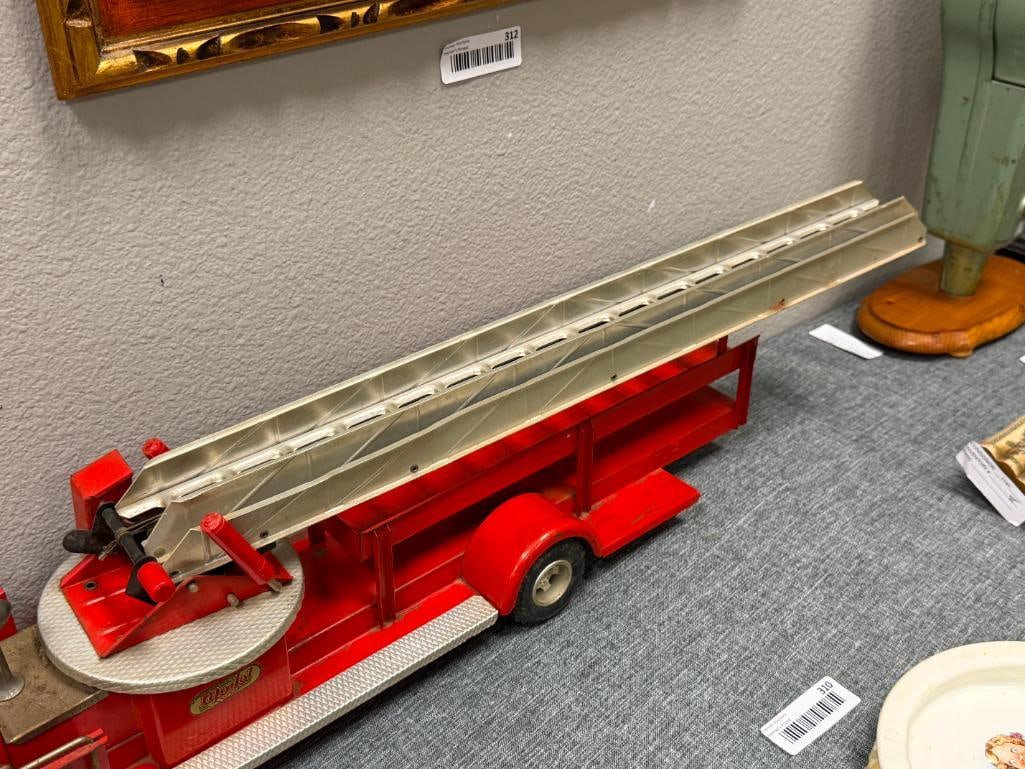 1950'S - 1960'S DOEPKE ROSSMOYNE PRESSED STEEL TOY AERIAL LADDER FIRE TRUCK - 7