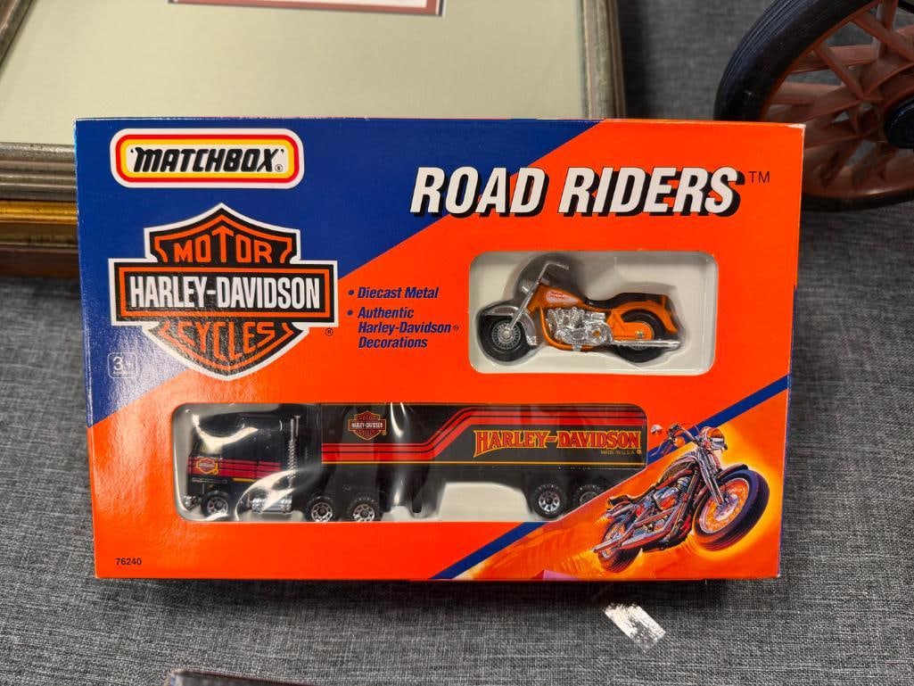 ASSORTED HARLEY-DAVIDSON THEMED DIE CAST CARS AND PLANE - 14