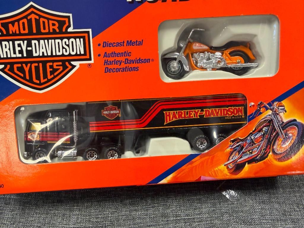 ASSORTED HARLEY-DAVIDSON THEMED DIE CAST CARS AND PLANE - 17