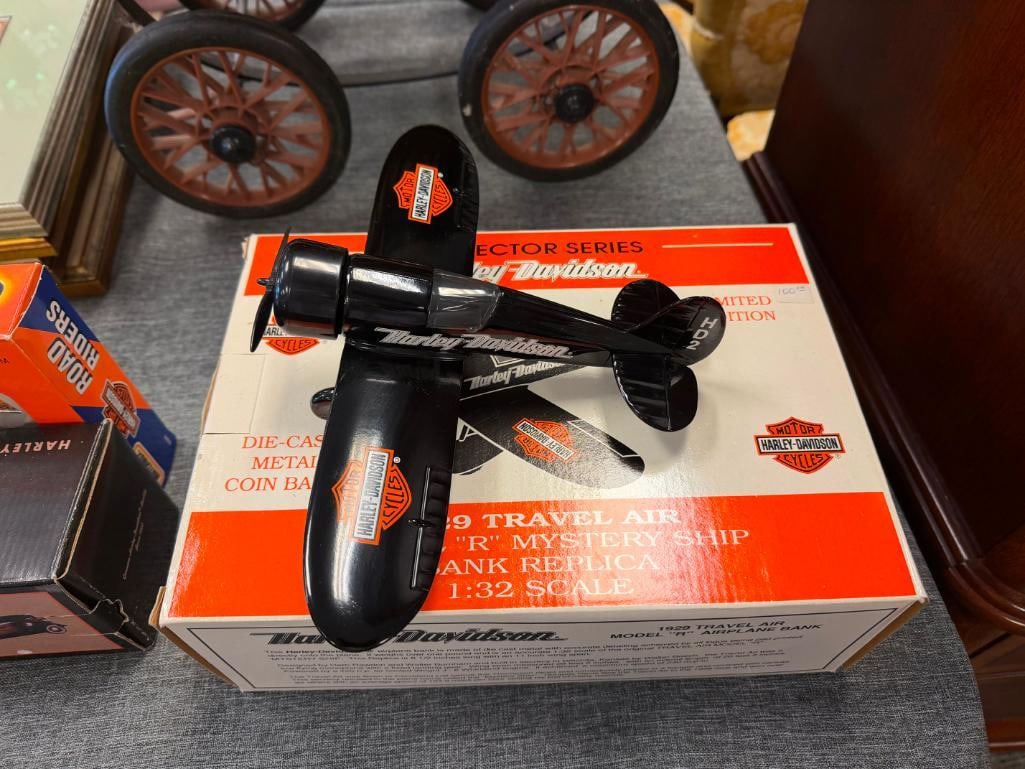 ASSORTED HARLEY-DAVIDSON THEMED DIE CAST CARS AND PLANE - 18