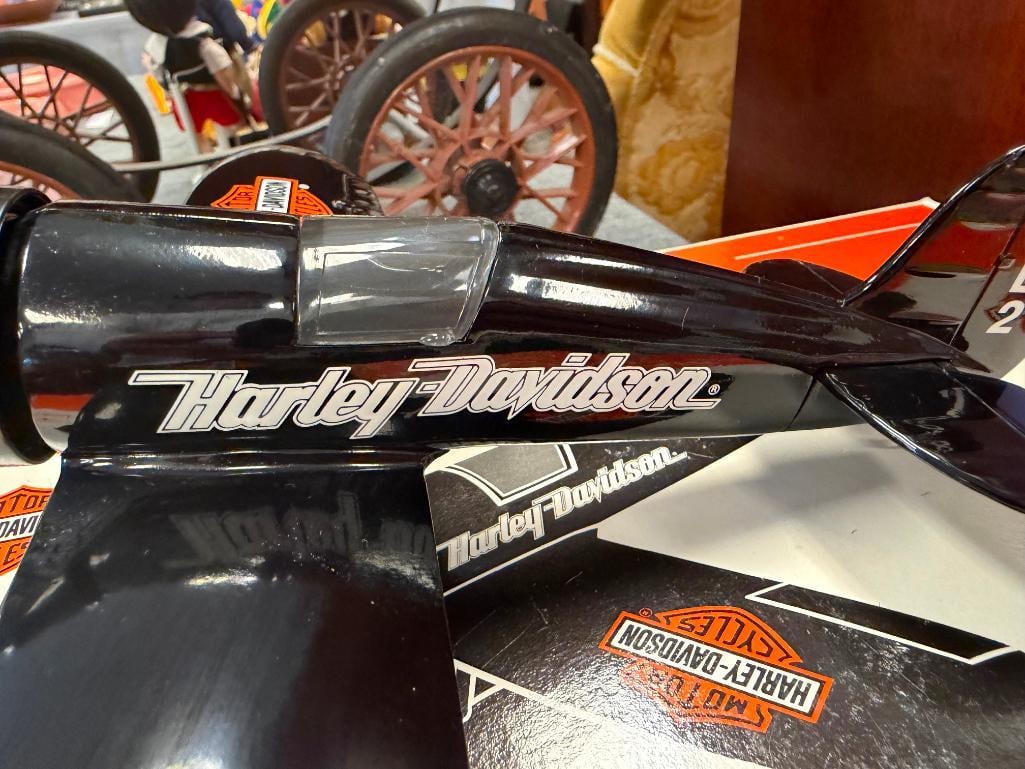 ASSORTED HARLEY-DAVIDSON THEMED DIE CAST CARS AND PLANE - 19