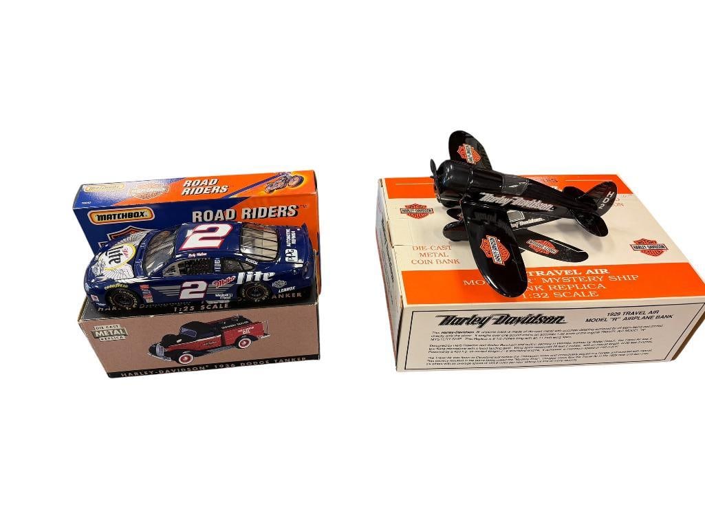 ASSORTED HARLEY-DAVIDSON THEMED DIE CAST CARS AND PLANE (1 of 20)