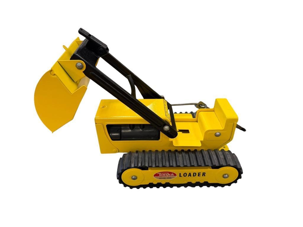 VINTAGE RESTORED TONKA FRONT LOADER PRESSED STEEL CHILD'S TOY: HAS BEEN RESTORED 8" X 5" X 8"
