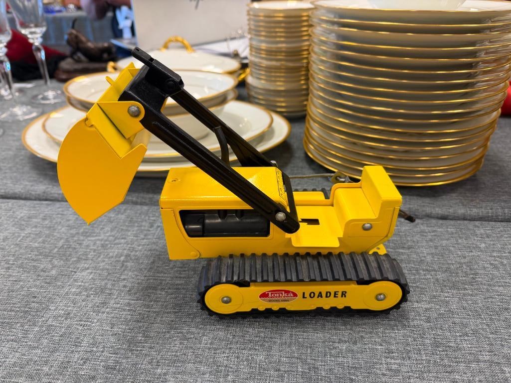 VINTAGE RESTORED TONKA FRONT LOADER PRESSED STEEL CHILD'S TOY - 2