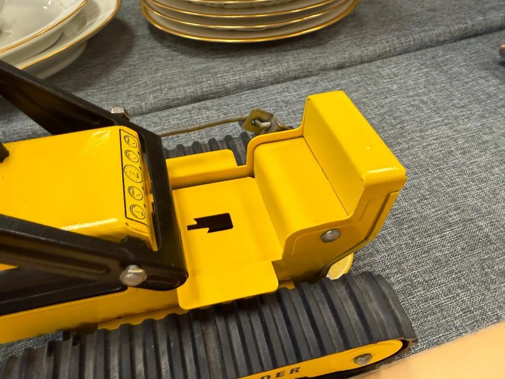VINTAGE RESTORED TONKA FRONT LOADER PRESSED STEEL CHILD'S TOY - 4