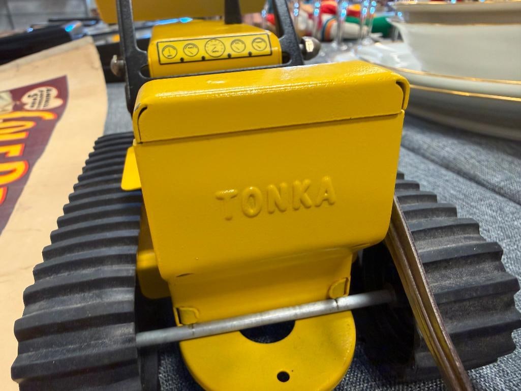 VINTAGE RESTORED TONKA FRONT LOADER PRESSED STEEL CHILD'S TOY - 6