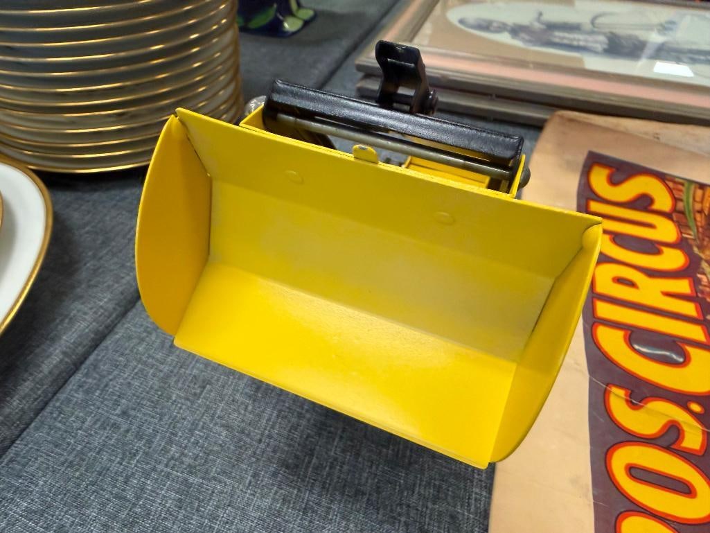VINTAGE RESTORED TONKA FRONT LOADER PRESSED STEEL CHILD'S TOY - 8