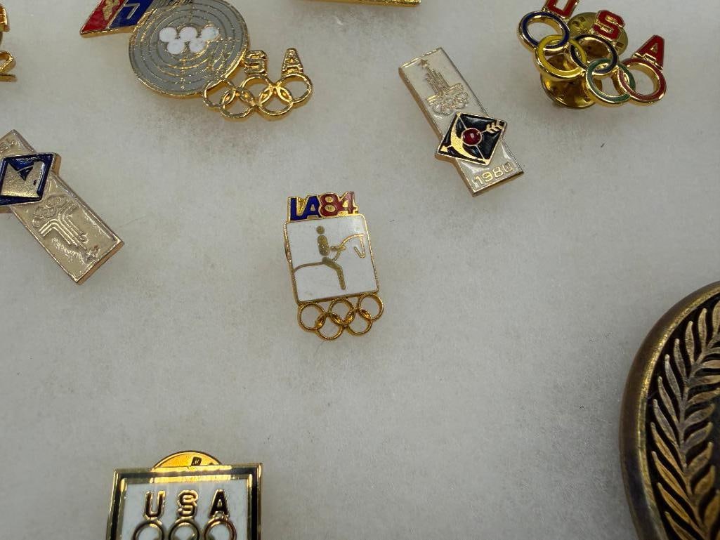 ASSORTED U.S. OLYMPIC SOUVENIR PINS AND MEDALS INCLUDING PINS DATING BACK TO 1980 - 6