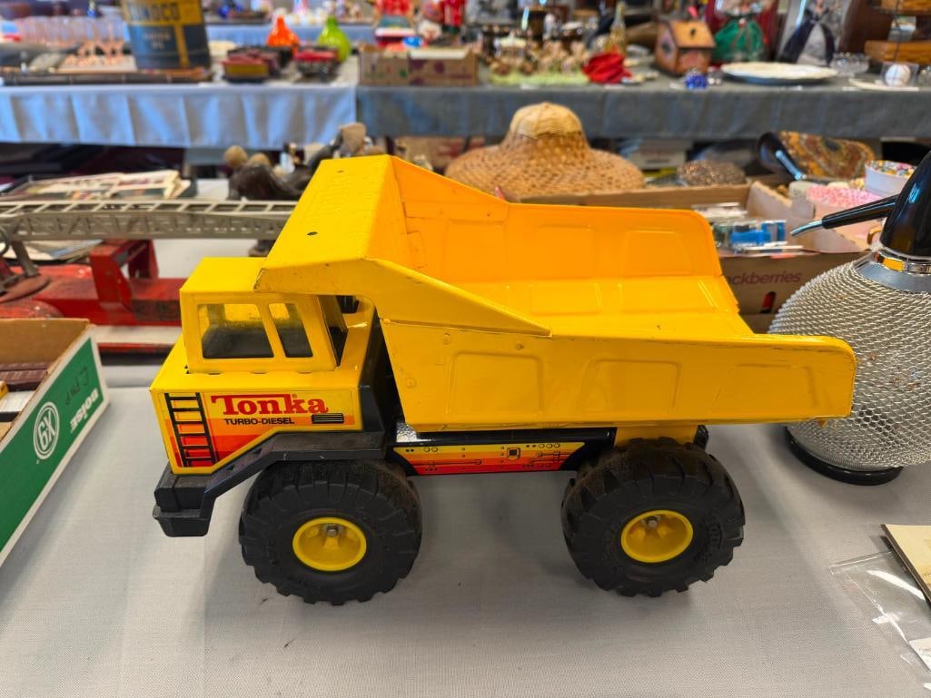 VINTAGE TONKA TURBO-DIESEL DUMP TRUCK PRESSED STEEL CHILD'S TOY - 2