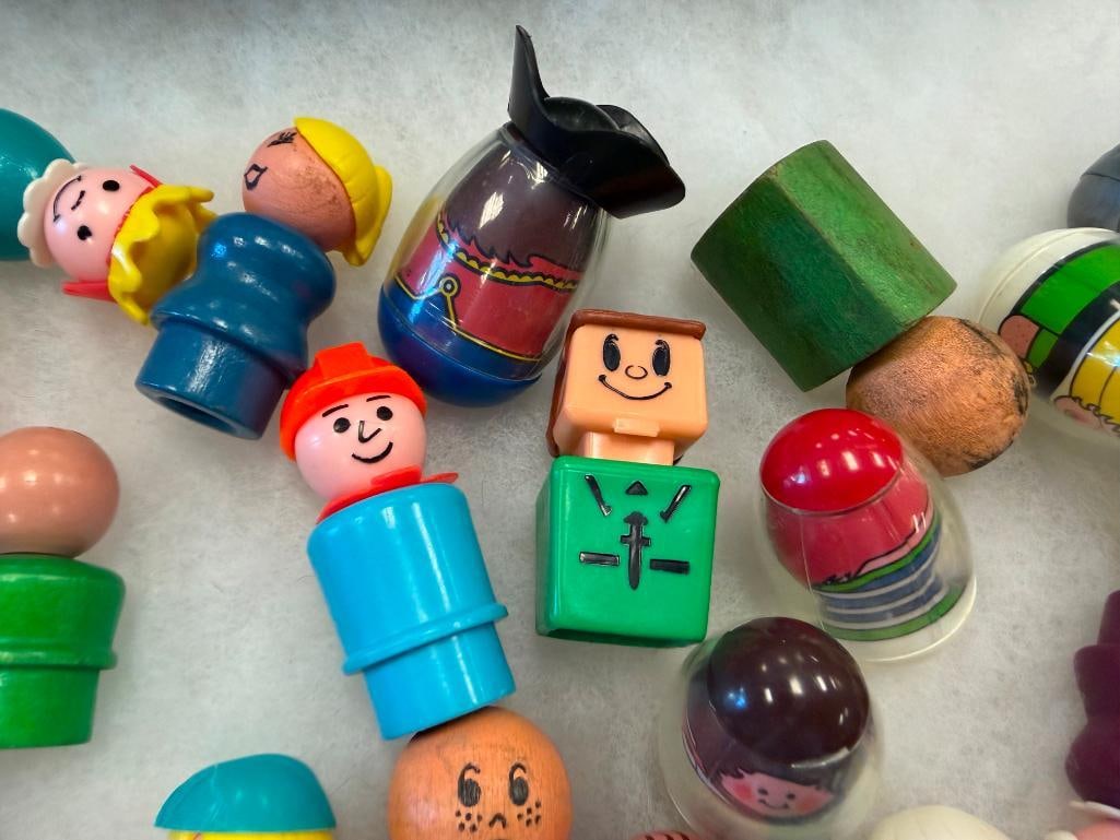 VINTAGE MID-1970'S FISHER PRICE LITTLE PEOPLE AND HASBRO WEEBLES TOYS - 4