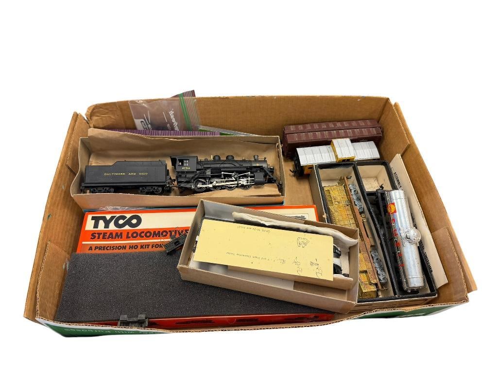 COLLECTION OF VINTAGE H.O. SCALE MODEL TRAINS INCLUDING BACHMAN, TYCO, TENSHODO, AND MORE (1 of 11)