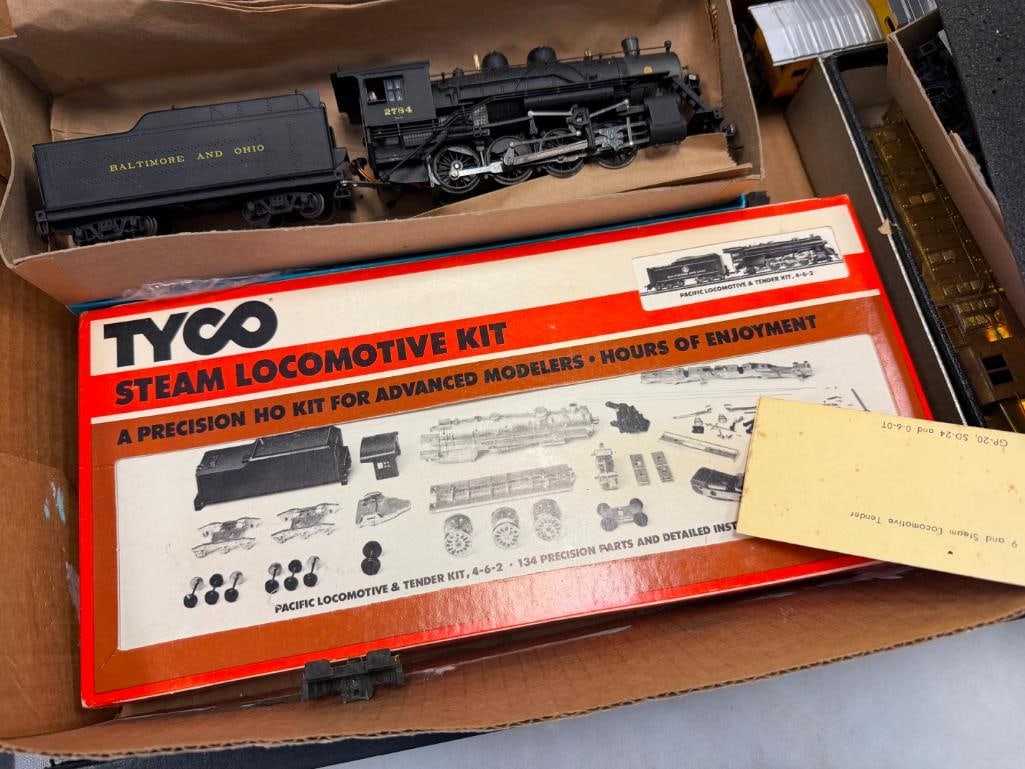 COLLECTION OF VINTAGE H.O. SCALE MODEL TRAINS INCLUDING BACHMAN, TYCO, TENSHODO, AND MORE - 6
