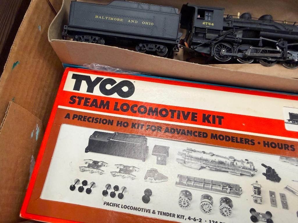 COLLECTION OF VINTAGE H.O. SCALE MODEL TRAINS INCLUDING BACHMAN, TYCO, TENSHODO, AND MORE - 7