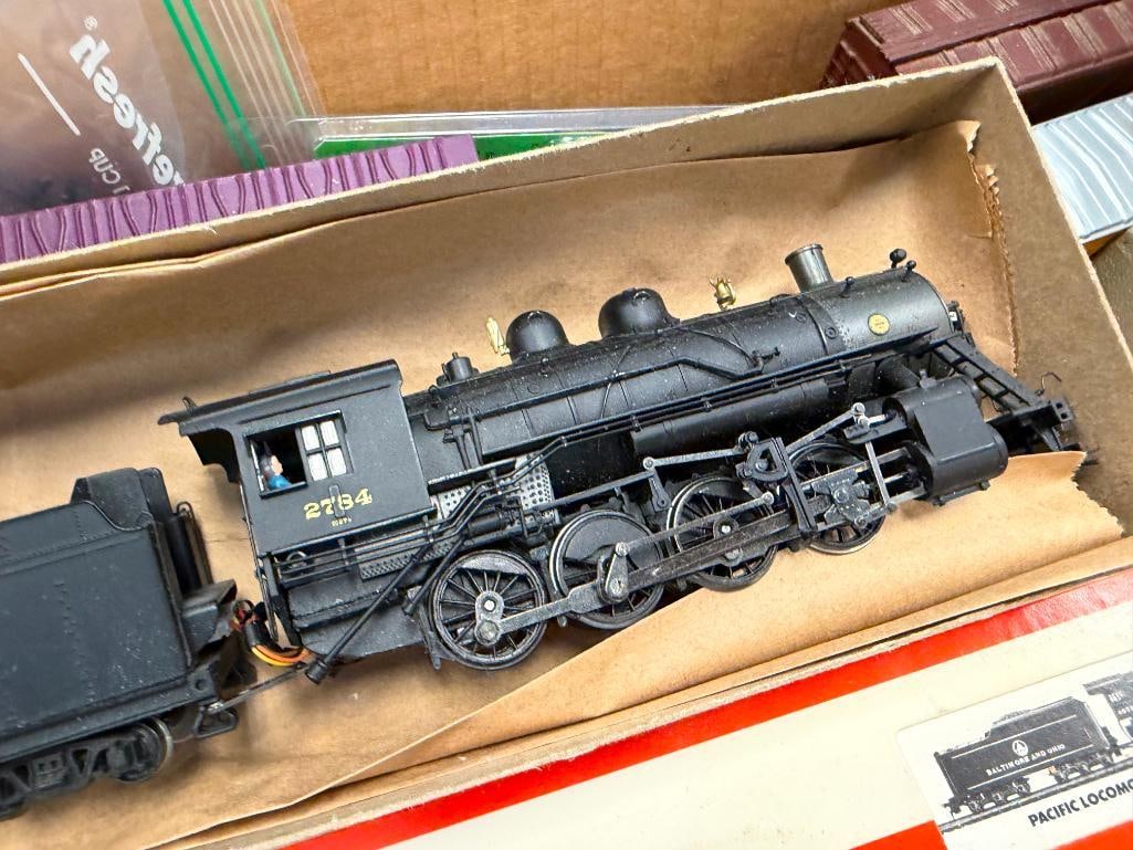 COLLECTION OF VINTAGE H.O. SCALE MODEL TRAINS INCLUDING BACHMAN, TYCO, TENSHODO, AND MORE - 9