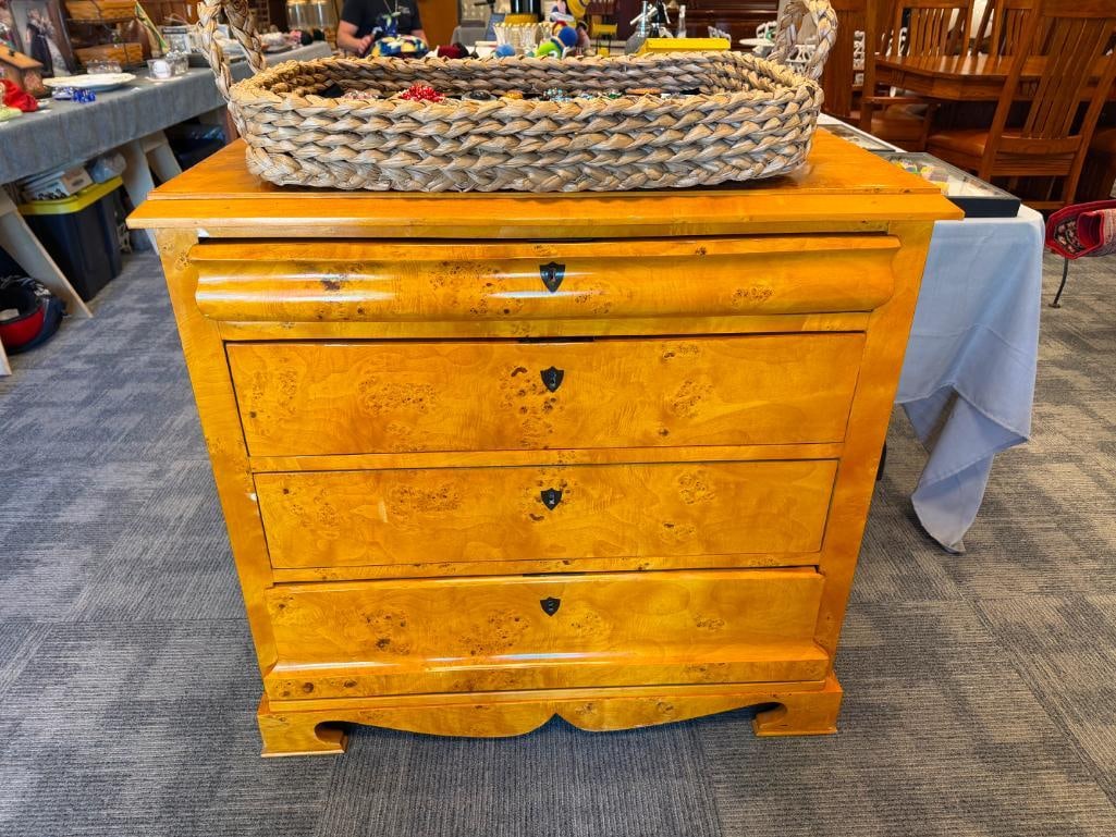 ANTIQUE 19TH CENTURY BIEDERMEIER BIRD'S EYE MAPLE BURL WOOD CHEST OF DRAWERS - 2