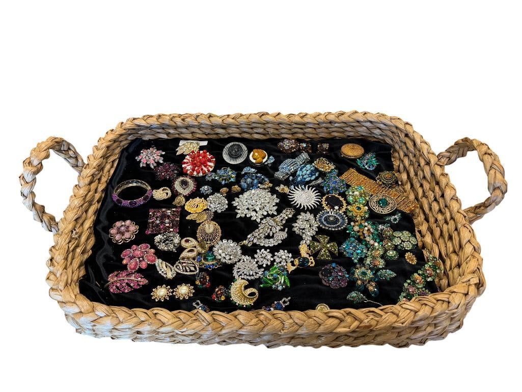 IMPRESSIVE COSTUME JEWELRY COLLECTIION FEATURING 72 PIECES INCLUDING WEISS, BAKELITE, KRAMMER, HOBE (1 of 20)