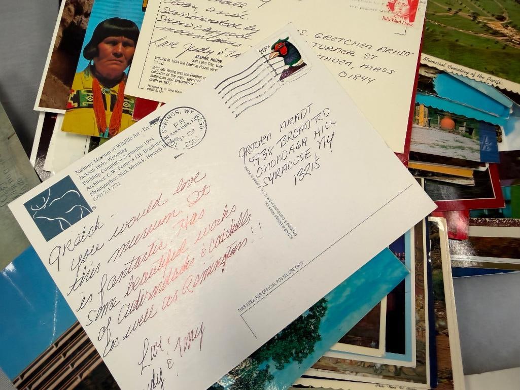 ASSORTED VINTAGE POSTCARDS FROM ALL OVER THE WORLD - 10