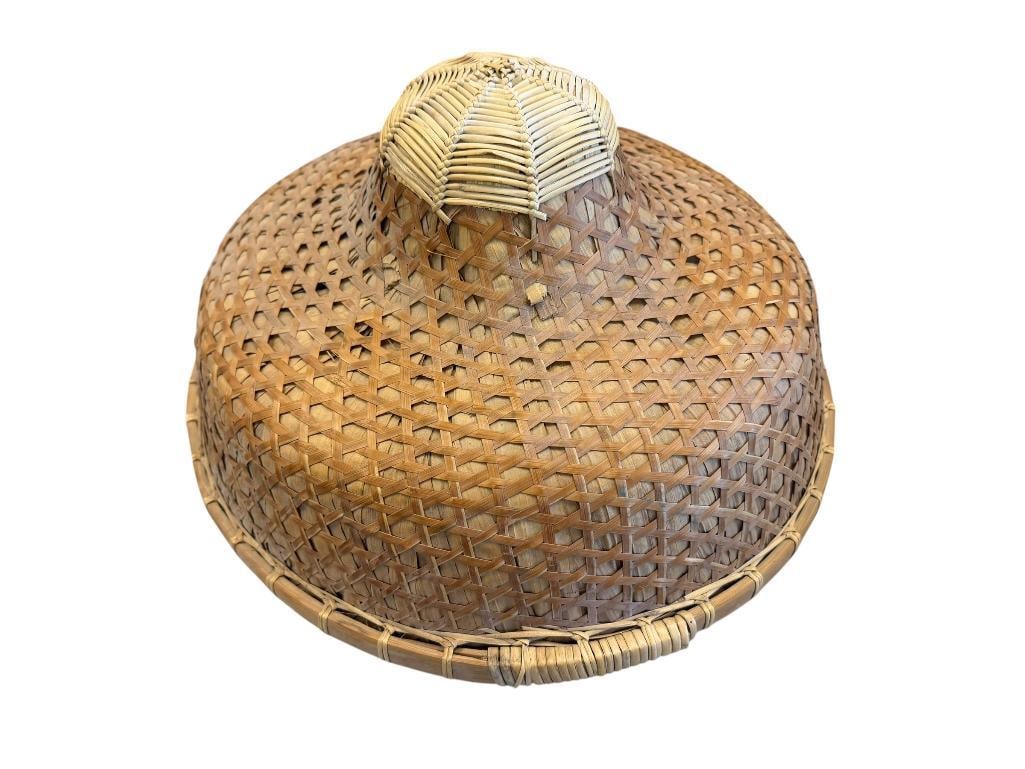 VINTAGE TRADITIONAL CHINESE HANDWOVEN BAMBOO HAT (1 of 7)