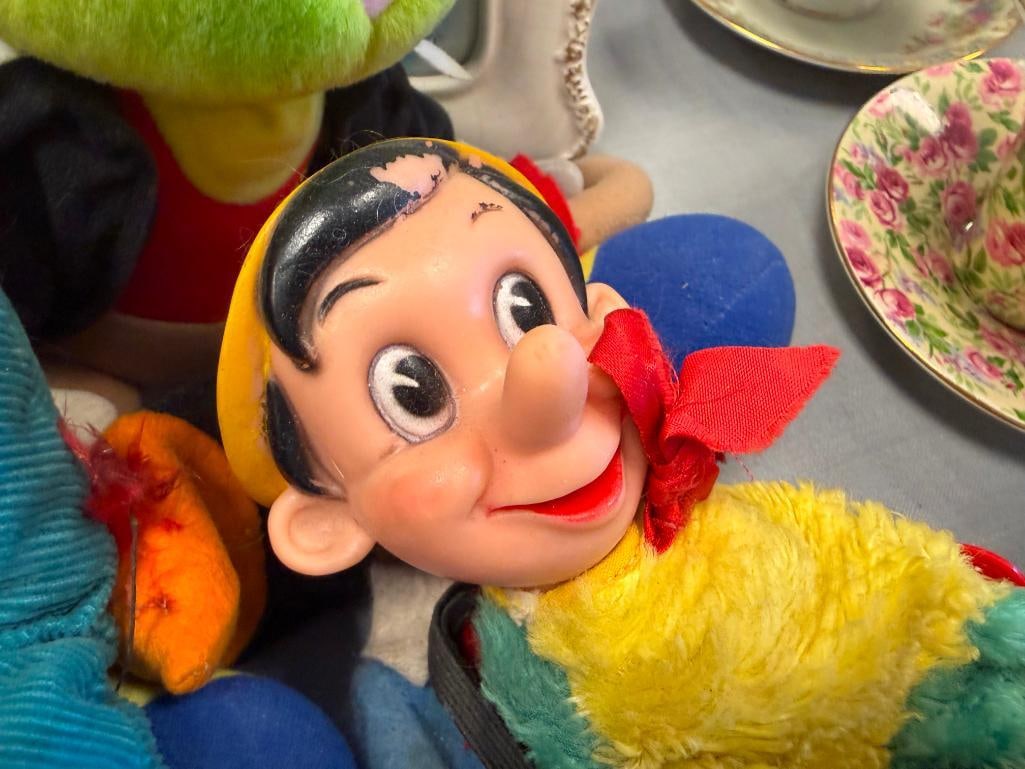 PINNOCHIO COLLECTIBLE DOLLS INCLUDING JIMINIY CRICKET, PINNOCHIO, CARVED WOOD JESTER, AND MORE - 10