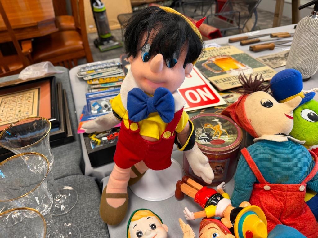 PINNOCHIO COLLECTIBLE DOLLS INCLUDING JIMINIY CRICKET, PINNOCHIO, CARVED WOOD JESTER, AND MORE - 11