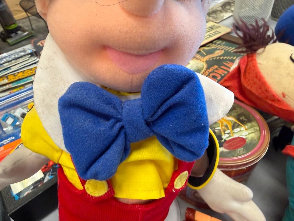 PINNOCHIO COLLECTIBLE DOLLS INCLUDING JIMINIY CRICKET, PINNOCHIO, CARVED WOOD JESTER, AND MORE - 13