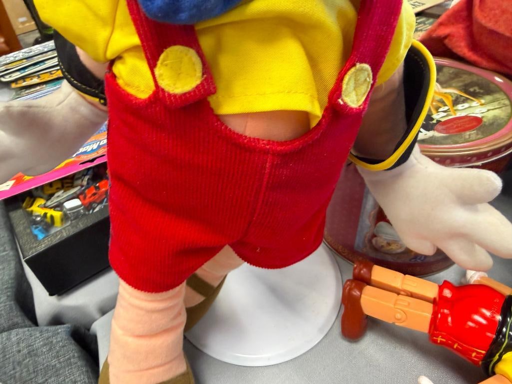 PINNOCHIO COLLECTIBLE DOLLS INCLUDING JIMINIY CRICKET, PINNOCHIO, CARVED WOOD JESTER, AND MORE - 14