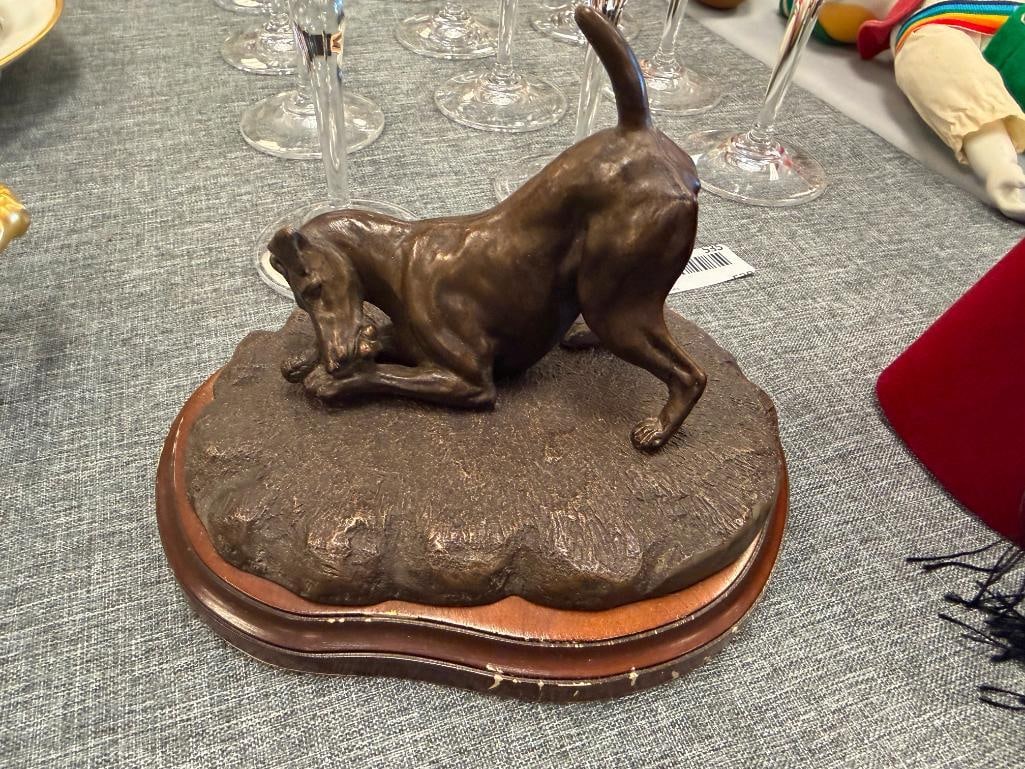 VINTAGE BRONZE TONED RESIN HUNTING DOG SCULTPURE - 2