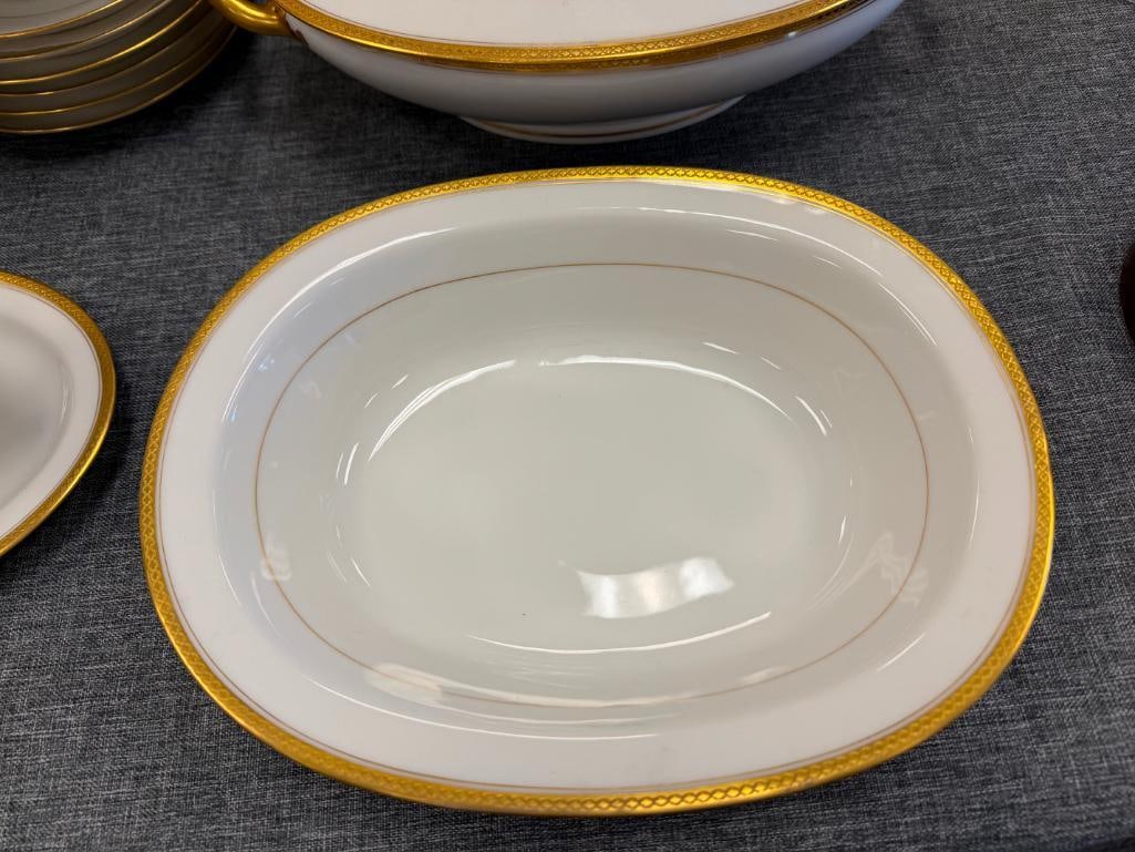 67 PIECES OF HAVILAND FRANCE LIMOGES MARQUIS PATTERN CHINA - 3