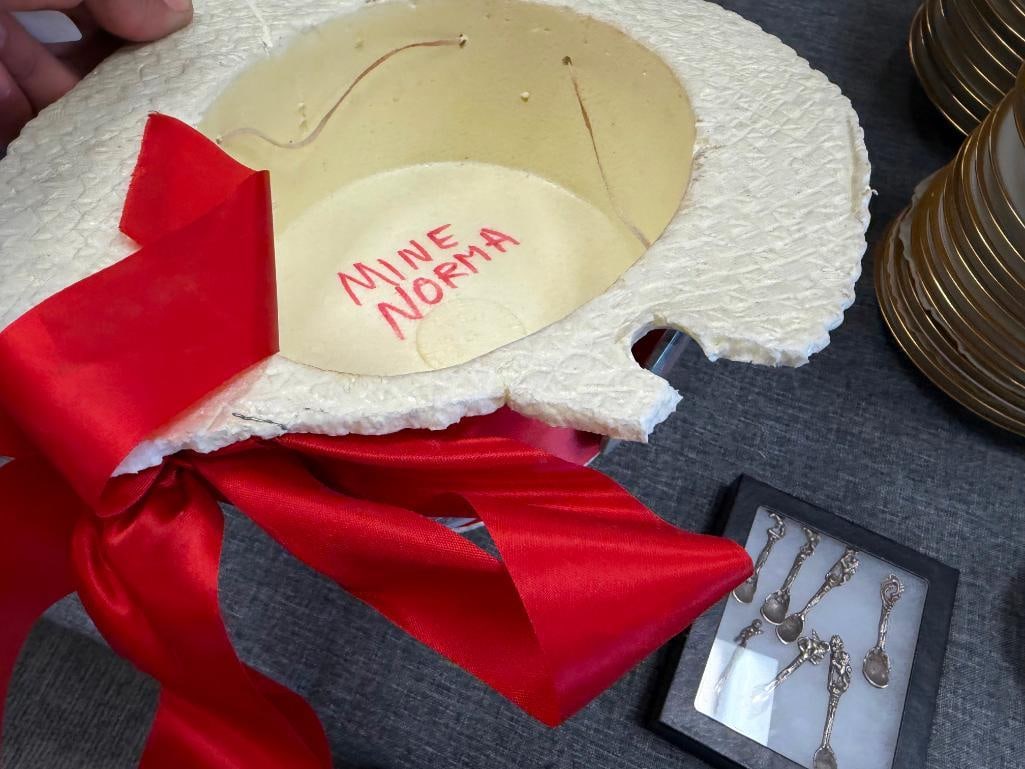 VINTAGE J.H.TS. RONALD RAEGAN PRESIDENTIAL STYROFOAM CAMPAIGN HAT WITH 10 POLITCAL BUTTONS - 9